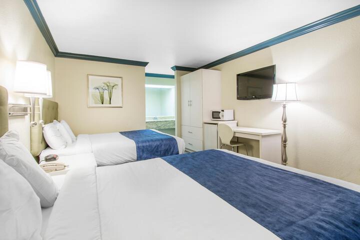 Premium 2 Queen Beds (4 of 9)