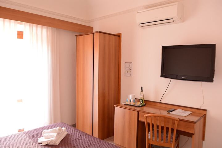Room 8 of 46