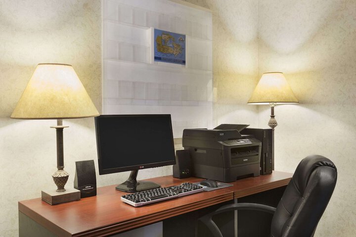 Business Center 27 of 35