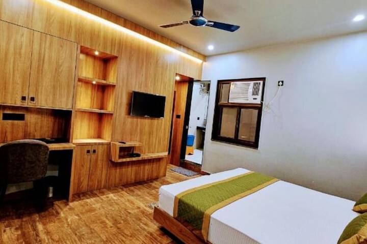 Room 5 of 17