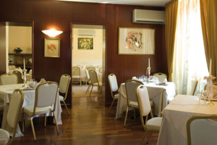 Ballroom/Hall 3 of 32