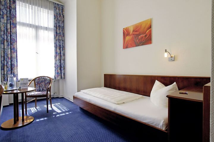 Room 16 of 51