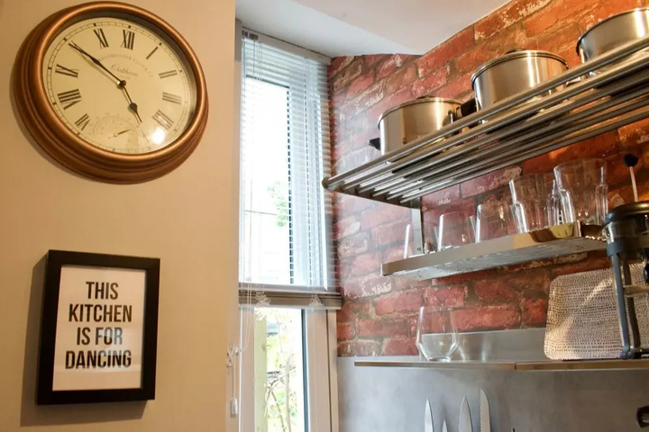 Dining 11 of 12
