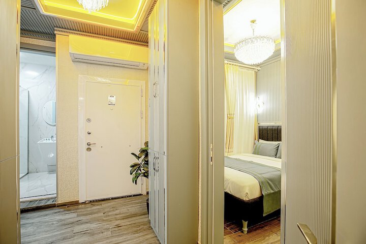 Room 76 of 107