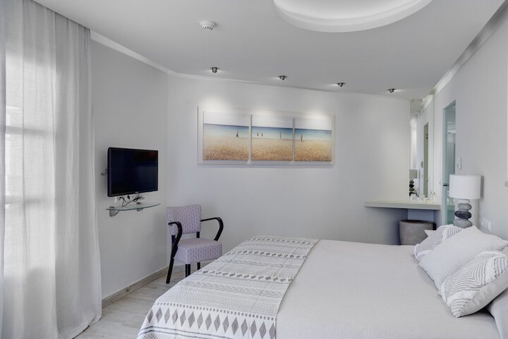 Room 16 of 158