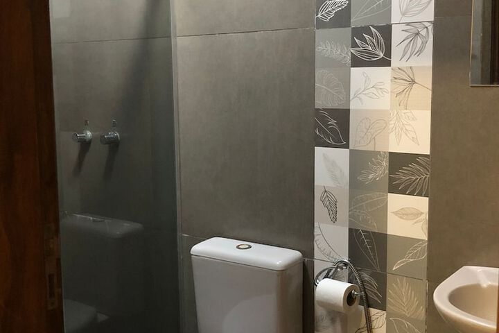 Room 7 of 12