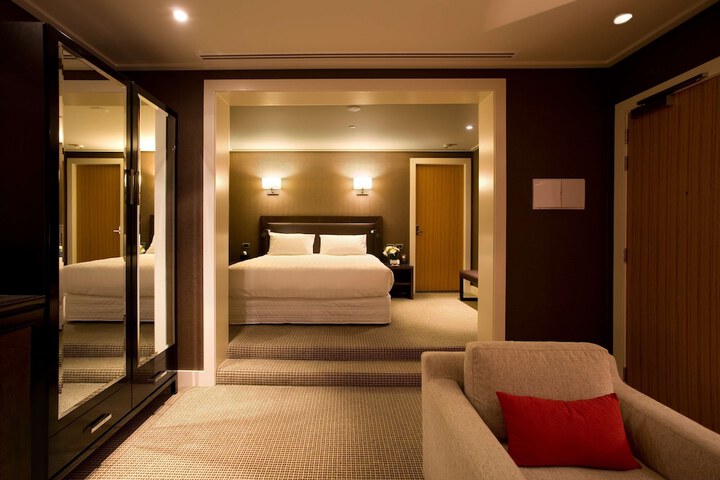 Room 27 of 109