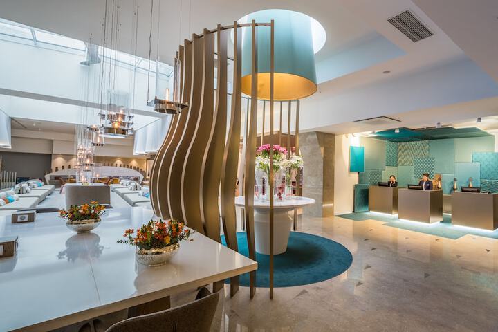 Entrance & Lobby