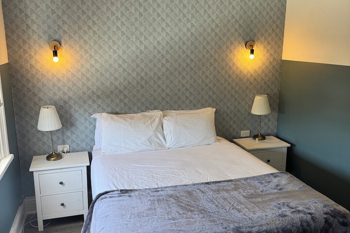 Room 6 of 25