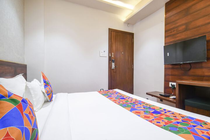 Room 14 of 33