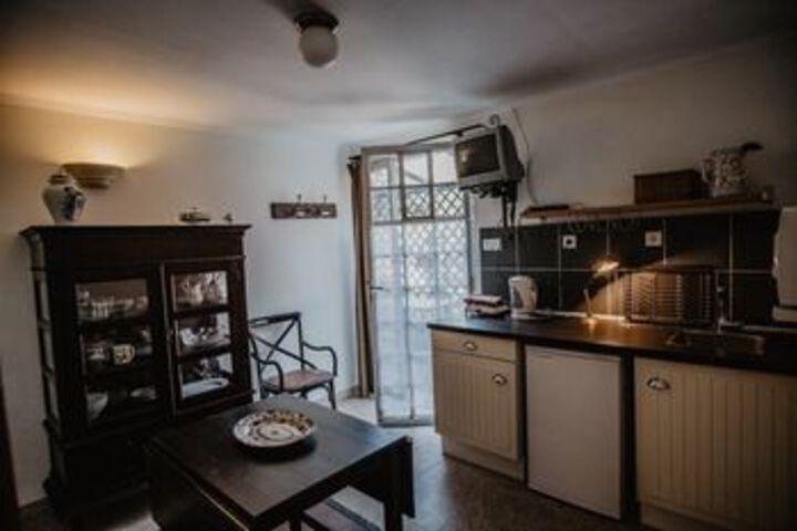 Room 42 of 80