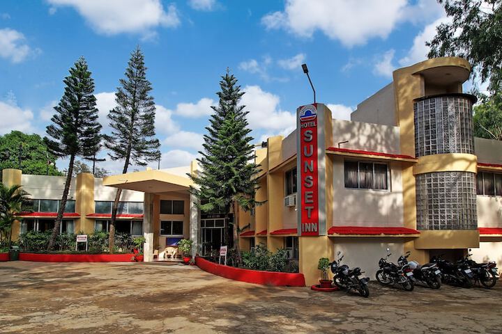 Hotel Sunset Inn Mount Abu with Swimming Pool