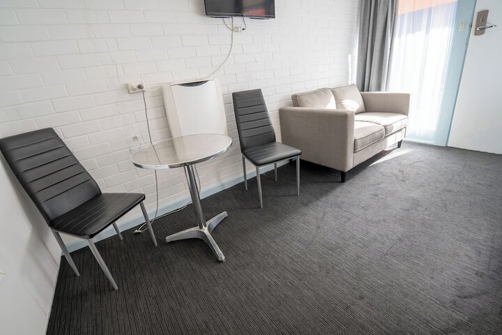 Room 36 of 100