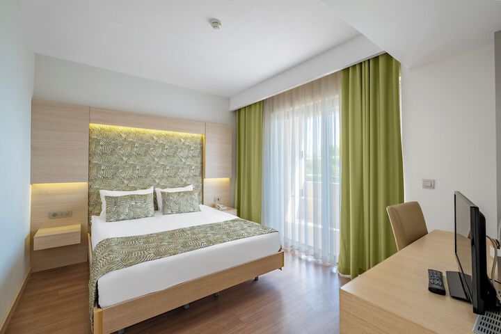 Room 6 of 91
