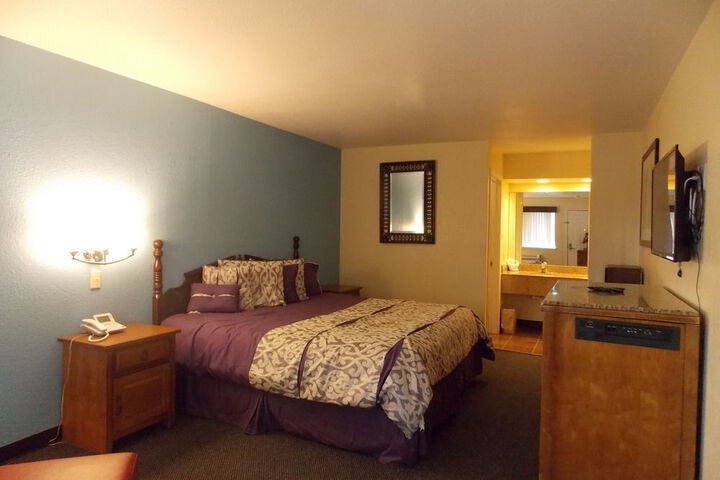Room 4 of 128