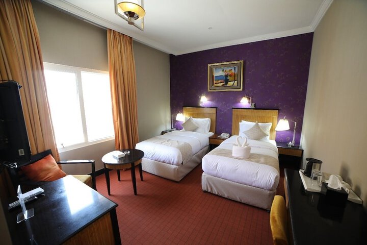 Room 9 of 16