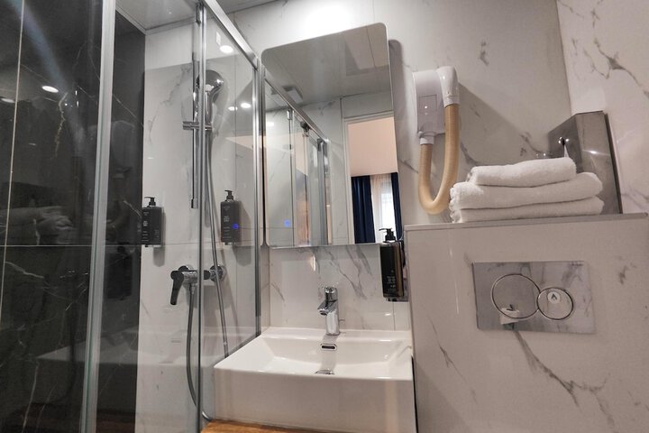 Room 34 of 54