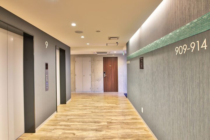 Room 105 of 191