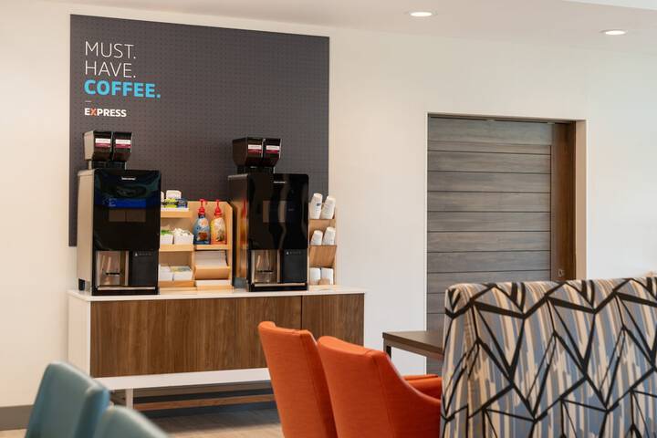 Breakfast/Coffee Service 26 of 37