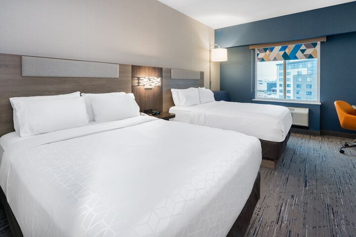 2 Queen Beds (3 of 3)