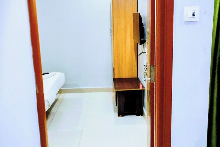Room 2 of 6