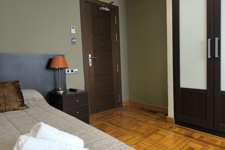 Room 7 of 19