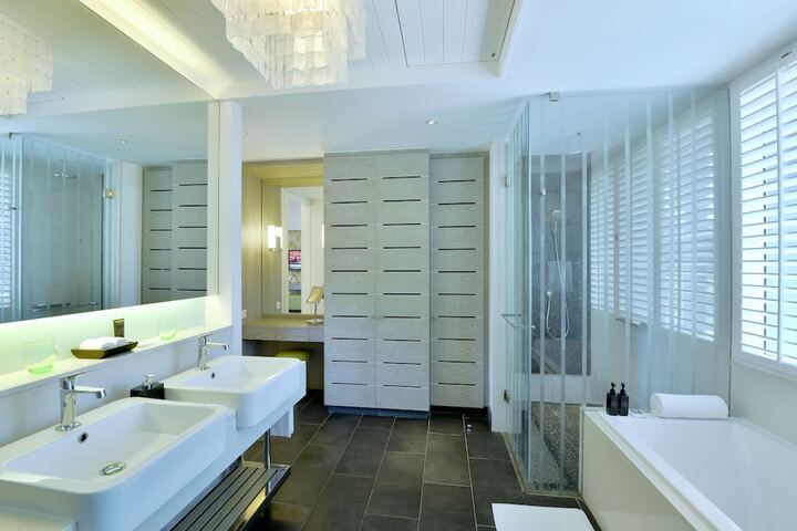 Room 51 of 195