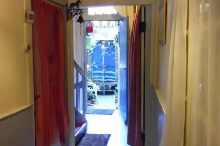 Room 8 of 11