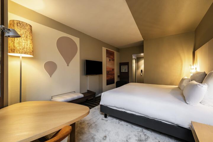 Room 10 of 113