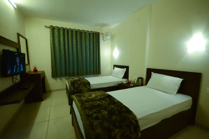 Room 16 of 38