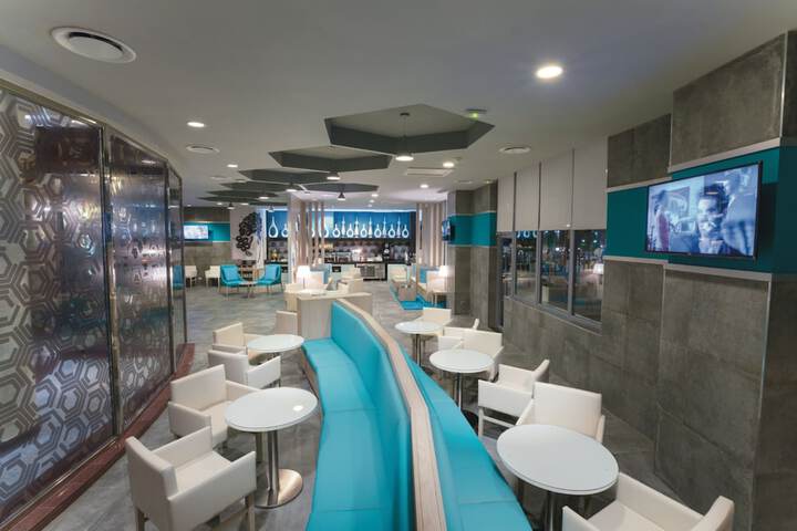 Lounge 64 of 85