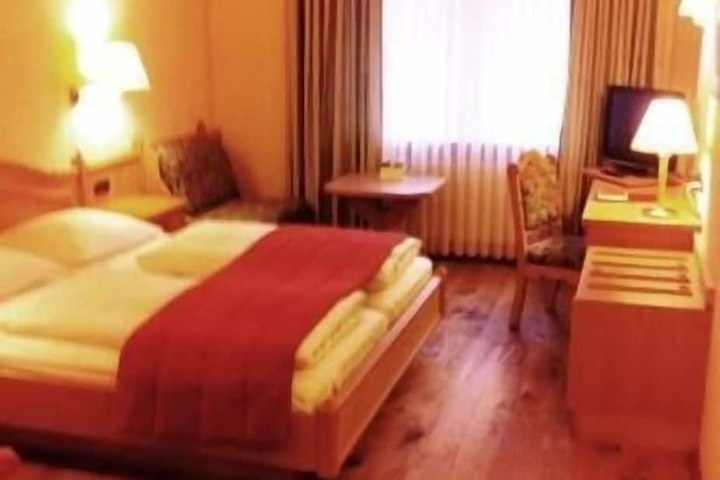 Room 9 of 30
