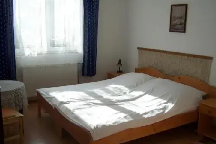 Room 2 of 7