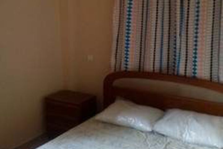 Room 5 of 12