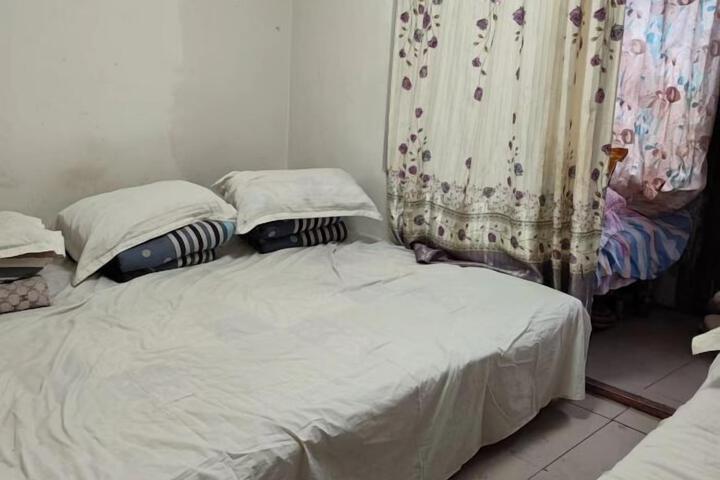 Room 4 of 7