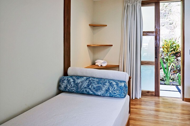 Room 15 of 294