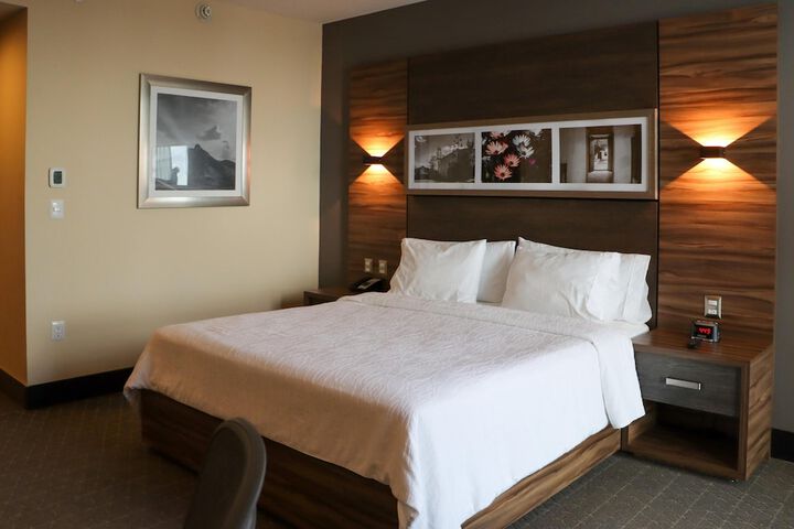Room 22 of 103