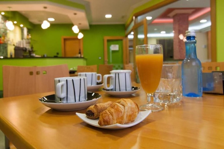 Breakfast/Coffee Service 29 of 33