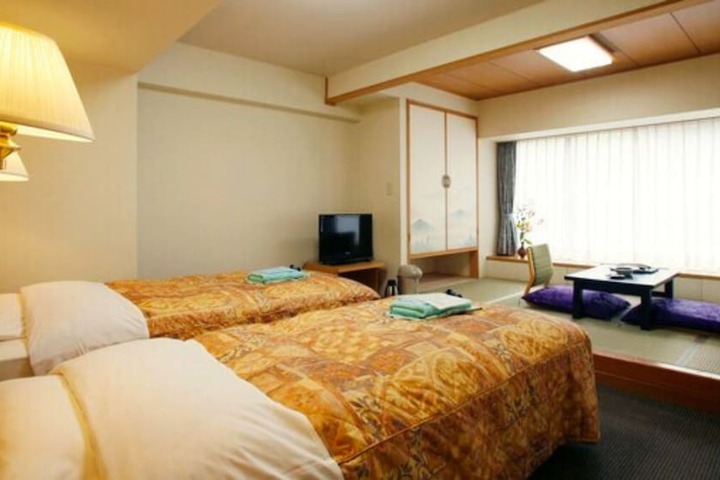 Room 4 of 15