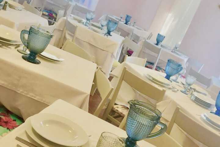 Dining 17 of 57