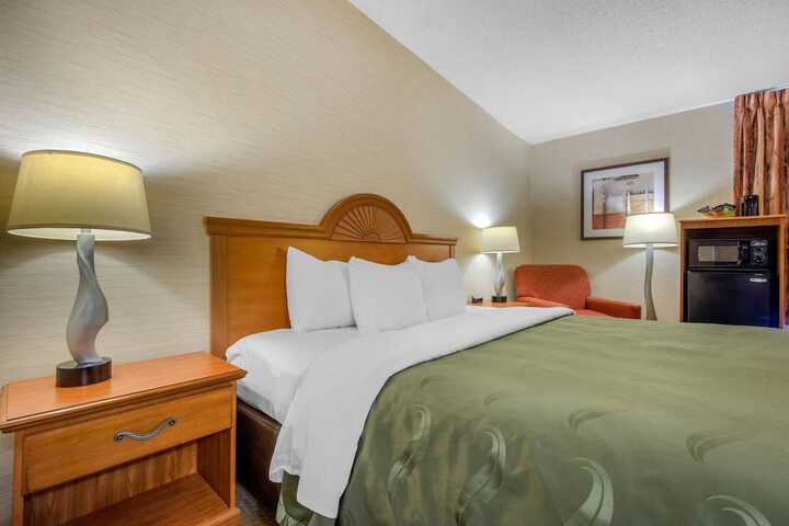 1 King Bed (7 of 18)