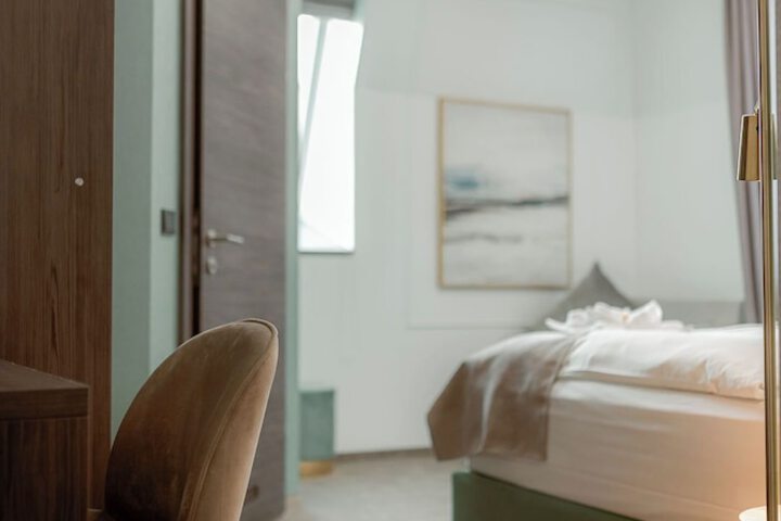 Room 48 of 103