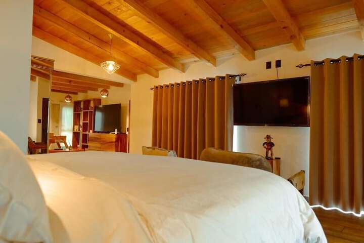 Room 26 of 83
