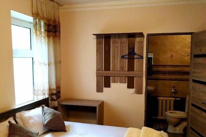 Room 8 of 28