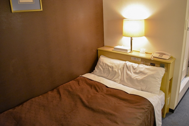 Room 2 of 7