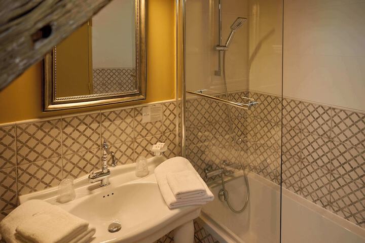 Room 49 of 75