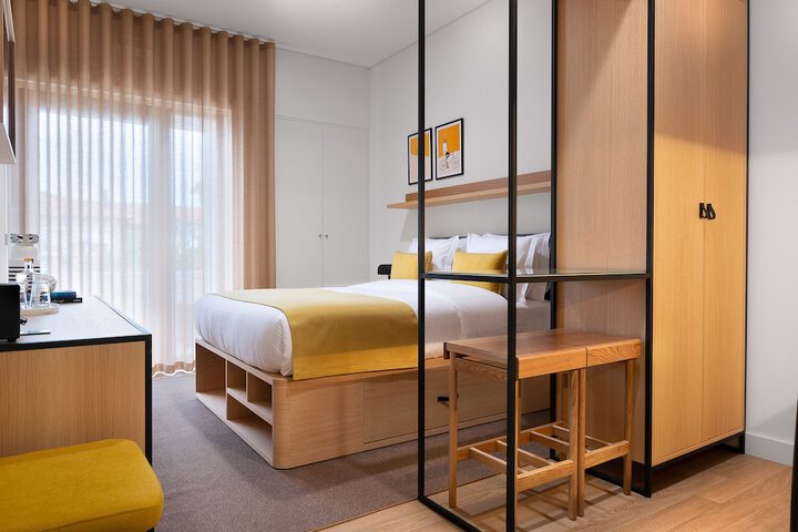 Room 10 of 84