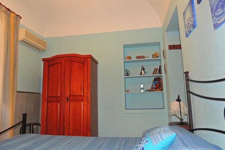 Room 6 of 53