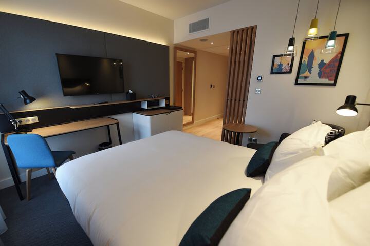 Room 13 of 65