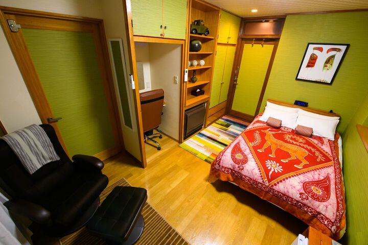 Room 13 of 22